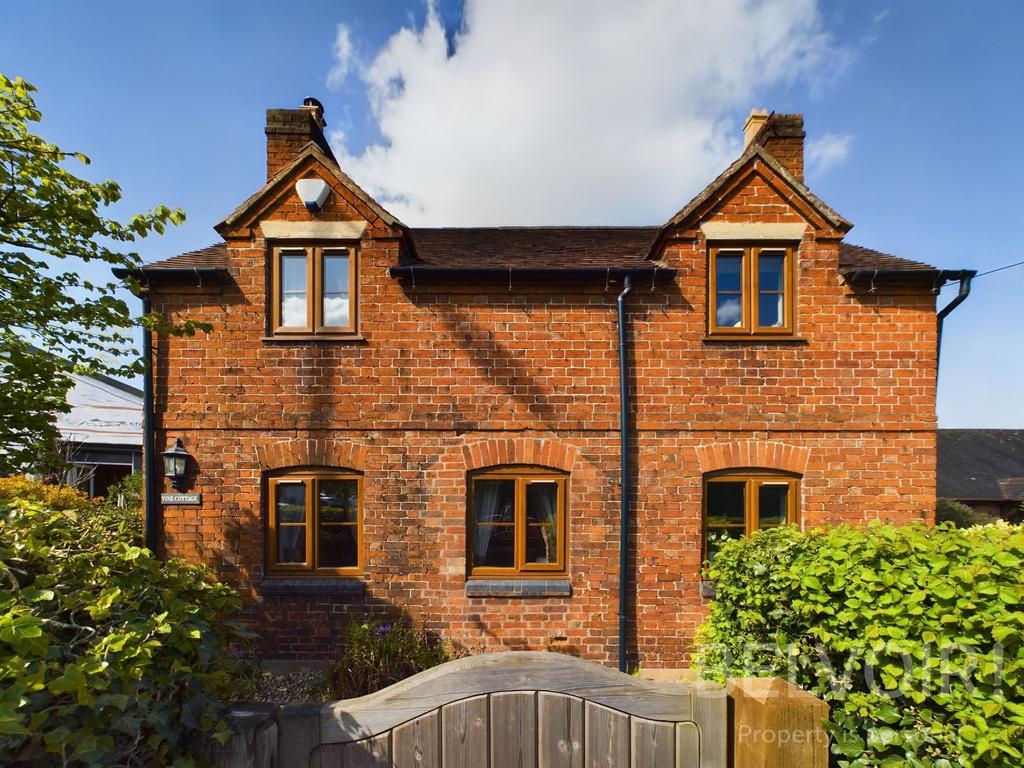 Drayton Road, Shawbury, Shrewsbury, SY4 3 bed detached house for sale