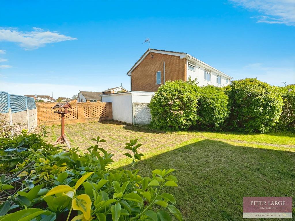 10 Laburnum Drive, Rhyl, LL18 4JH 2 bed semidetached bungalow for sale