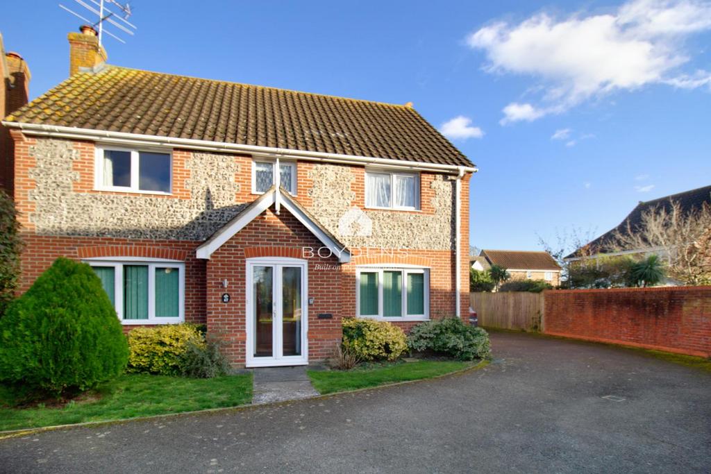 Eastwood Drive Colchester Co4 4 Bed Detached House £480 000