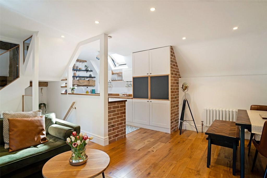 Sitting/Dining Area