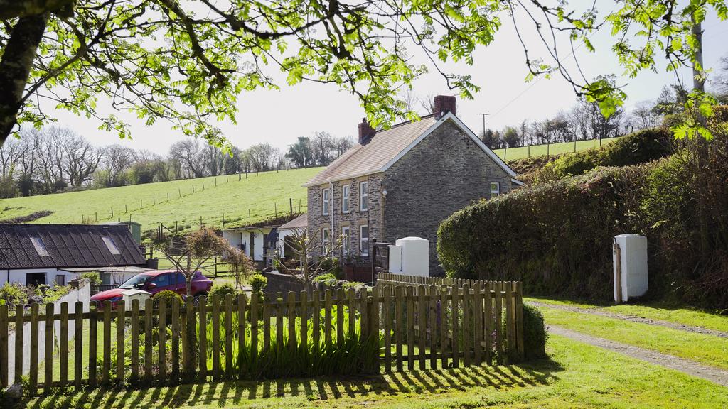 Glyncoch, Tanglwst, Capel Iwan... 5 bed detached house for sale £600,000
