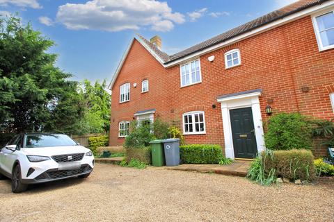3 bedroom end of terrace house to rent, Robert Norgate Close, Horstead NR12
