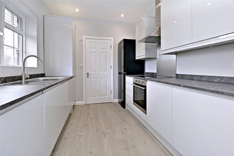3 bedroom flat for sale, Chandos Court, The Green, Southgate, London, N14