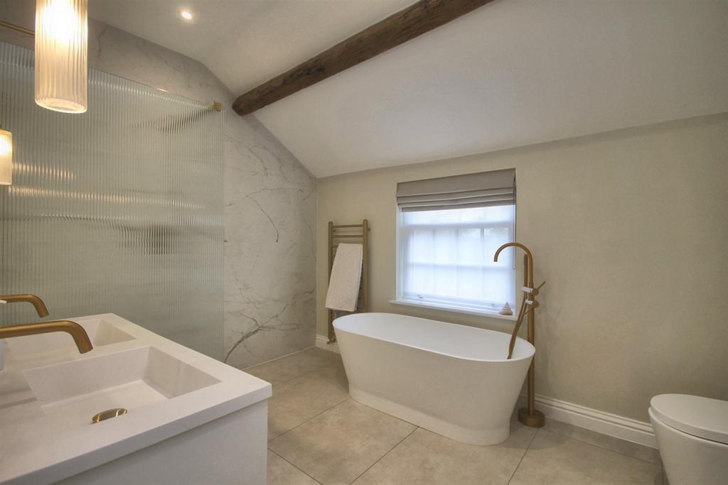En-Suite Bathroom