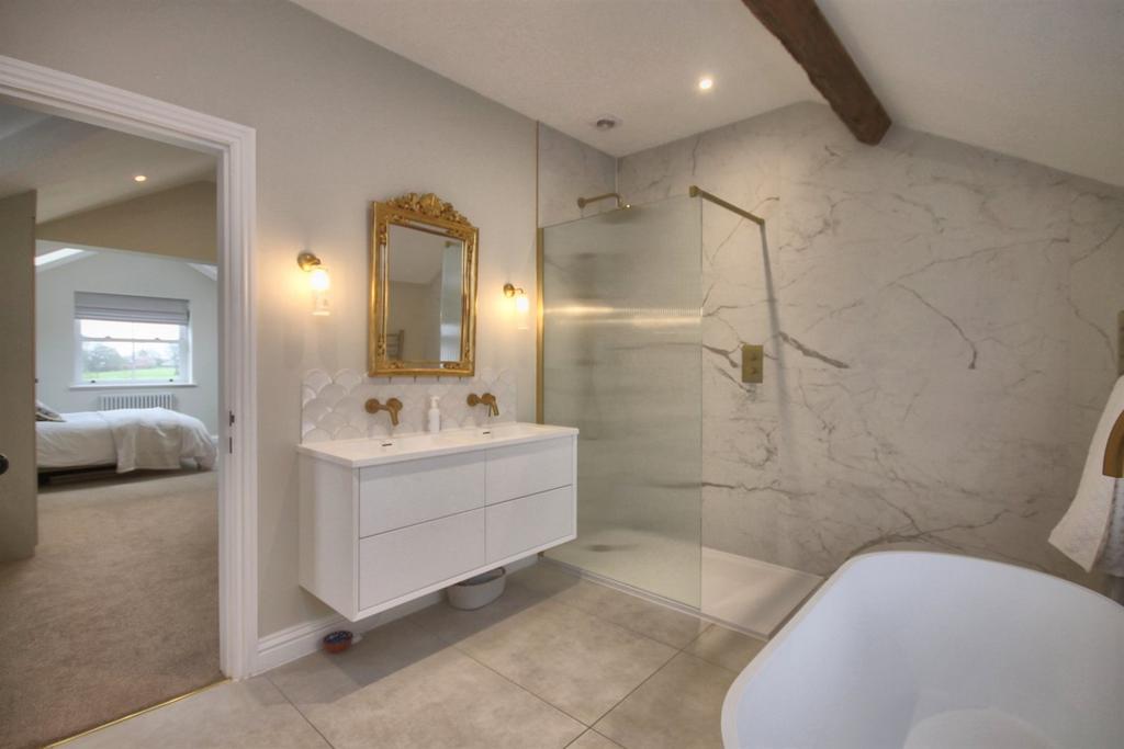 En-Suite Bathroom