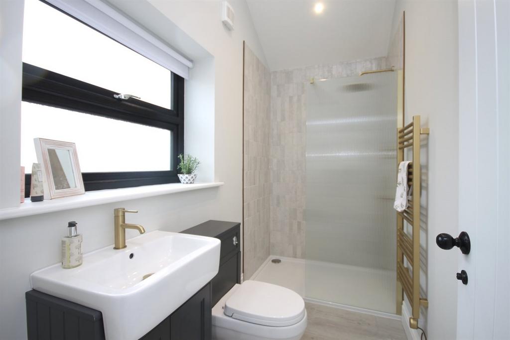 Annexe Shower Room
