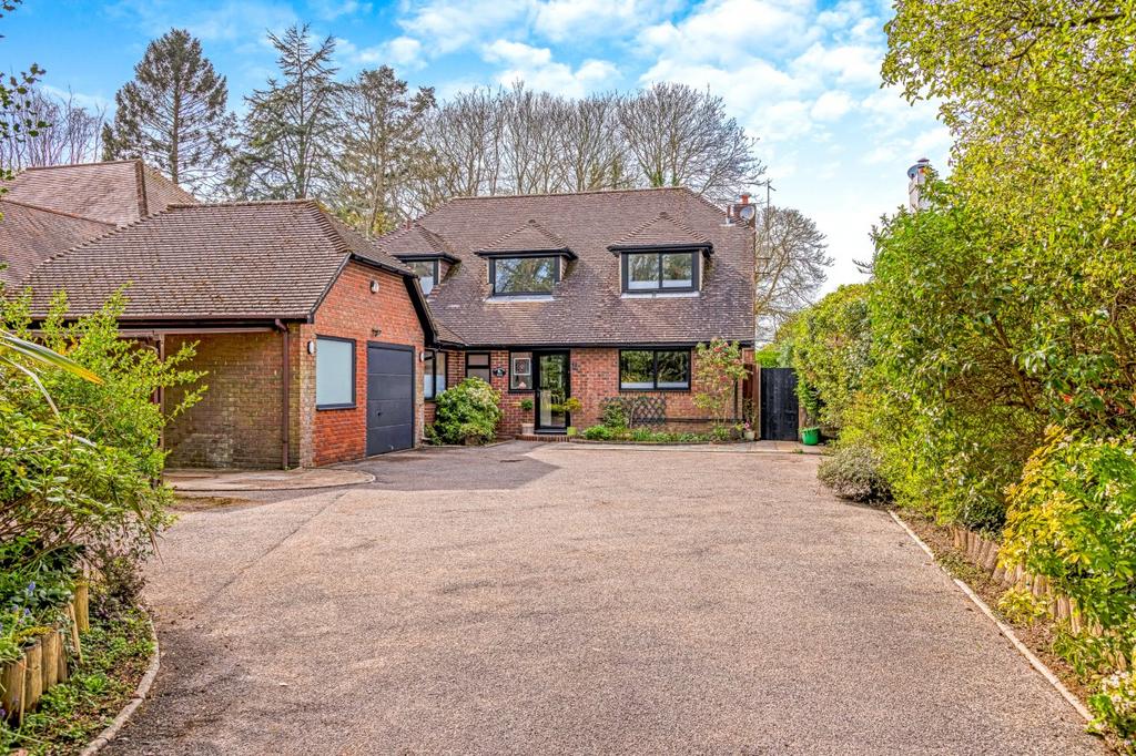 Hinton Wood Avenue, Highcliffe... 4 bed detached house for sale £