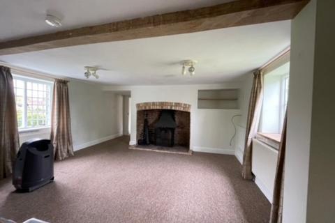 4 bedroom cottage to rent, High Street, Chippenham