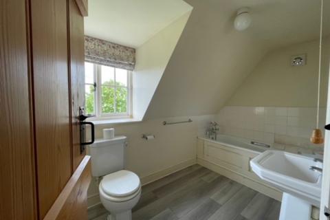 4 bedroom cottage to rent, High Street, Chippenham