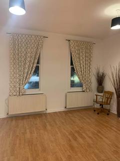 3 bedroom terraced house to rent, A High Road, London
