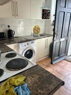 3 bedroom terraced house to rent, A High Road, London