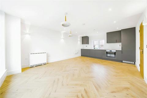 Flat 2, 21 Walton Way, London, W3 0AW