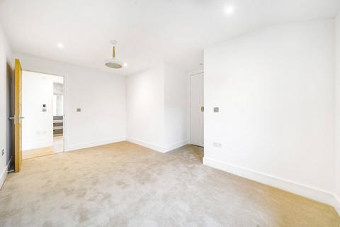 Flat 2, 21 Walton Way, London, W3 0AW
