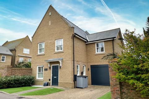 4 bedroom detached house to rent, Gunners Rise, Shoeburyness SS3