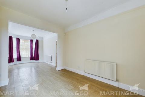 3 bedroom terraced house to rent, Carlton Road, Wheatley