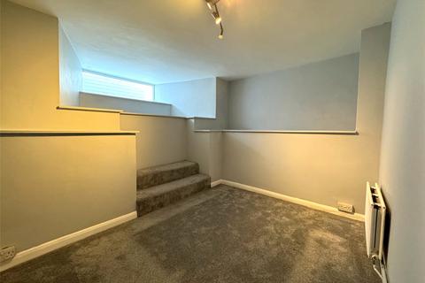 3 bedroom flat to rent, Earlswood Road, Redhill, Surrey, RH1