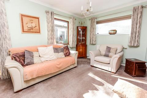 3 bedroom semi-detached house for sale, Warwick Road, Wellingborough NN8