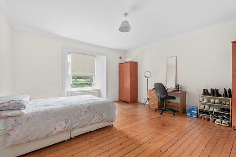 5 bedroom property for sale, Gladstone Place, King’s Park, Stirling