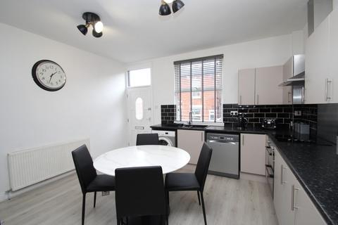 1 bedroom in a house share to rent, Salisbury Avenue, Leeds LS12