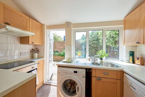 3 bedroom flat to rent, Afghan Road, Little India, London, SW11