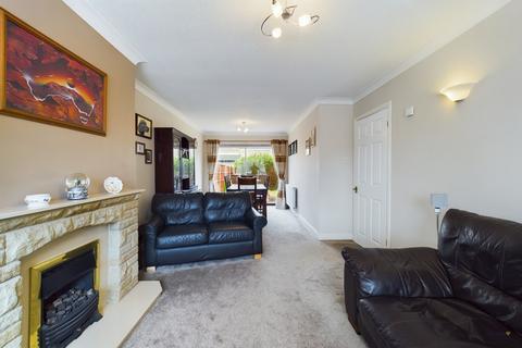 4 bedroom semi-detached house for sale, Tiverton Road, Loughborough