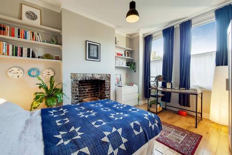 2 bedroom flat to rent, Queenstown Road, Battersea, London, SW8