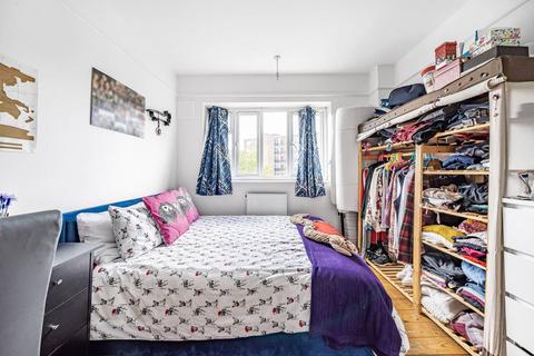 1 bedroom flat for sale, Brockham Drive, Brixton Hill, London, SW2