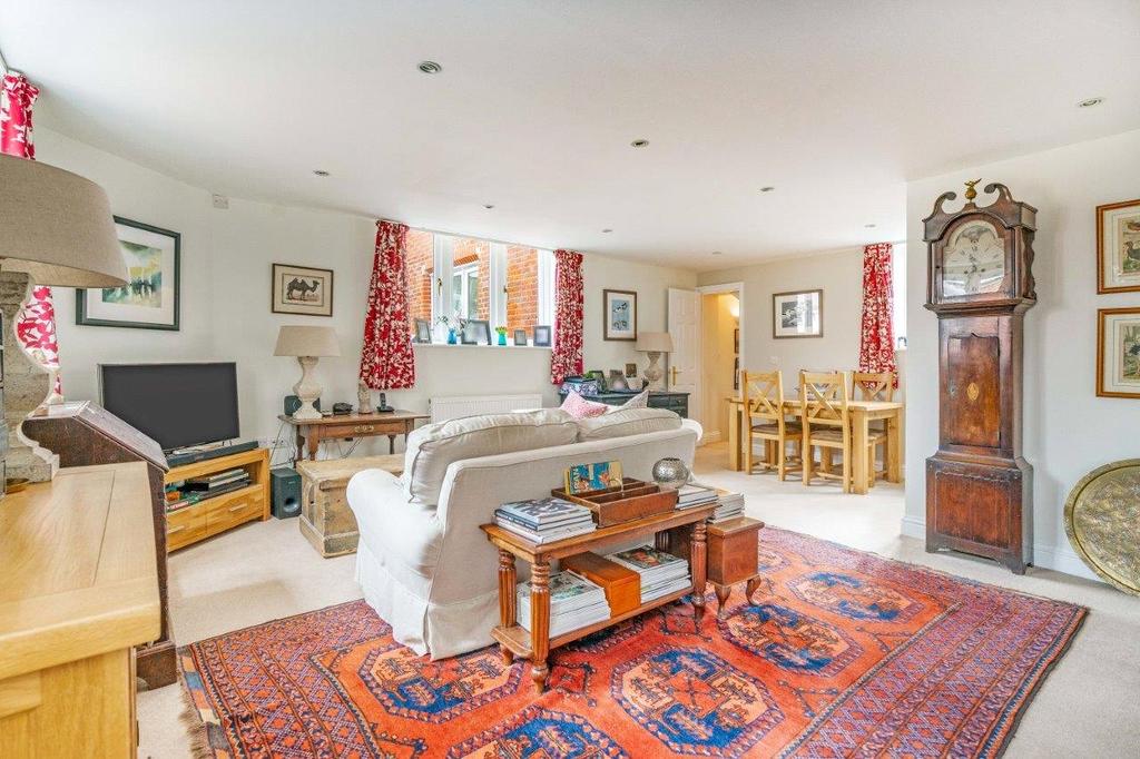 Sitting/Dining Room