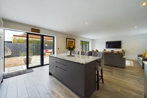 81b Beech Lane, Stretton, Burton-on-trent, DE13 0DU