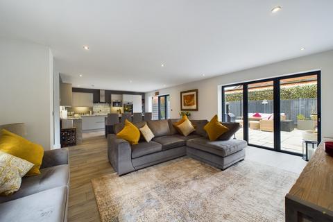 81b Beech Lane, Stretton, Burton-on-trent, DE13 0DU