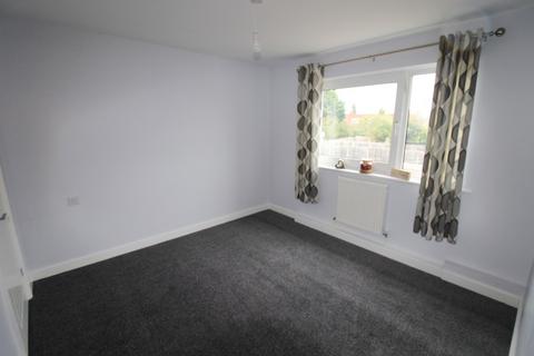 3 bedroom terraced house to rent, Windsor Close, Collingham