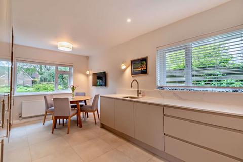 8 Milburn Walk, Epsom, KT18 5JN