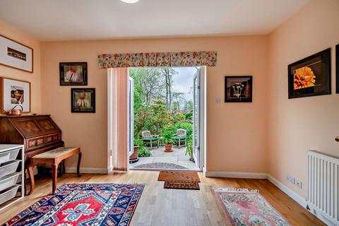 8 Milburn Walk, Epsom, KT18 5JN