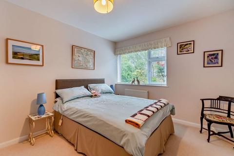 8 Milburn Walk, Epsom, KT18 5JN