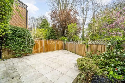 3 bedroom semi-detached house to rent, Colwick Close, Highgate, London