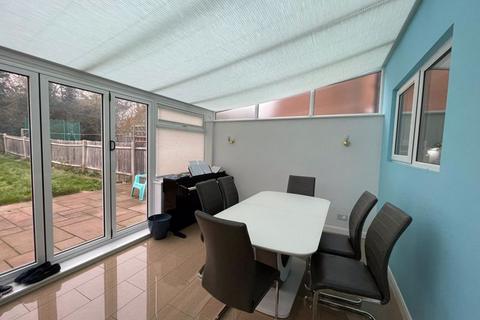 3 bedroom end of terrace house for sale, Meadfield, Edgware