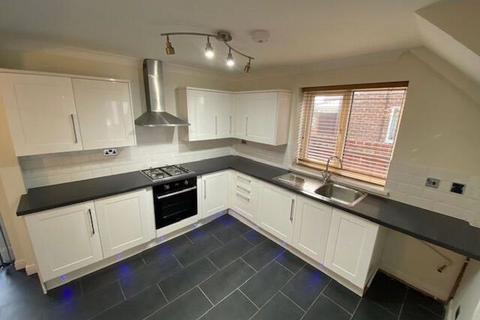 3 bedroom end of terrace house to rent, Windsor Court, Grangetown, Middlesbrough, TS6 7QY