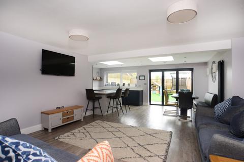 8 Calgary Gardens, Liphook, GU30 7TH