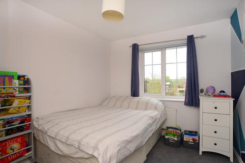8 Calgary Gardens, Liphook, GU30 7TH