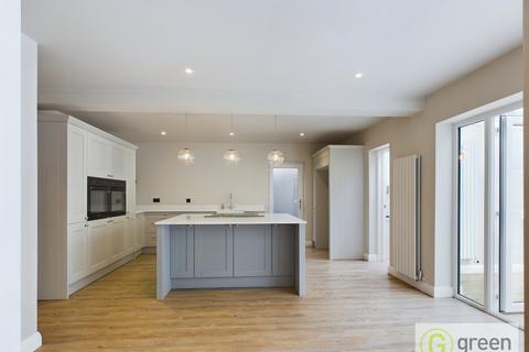 136 Gibbons Road, Sutton Coldfield, B75 5HD