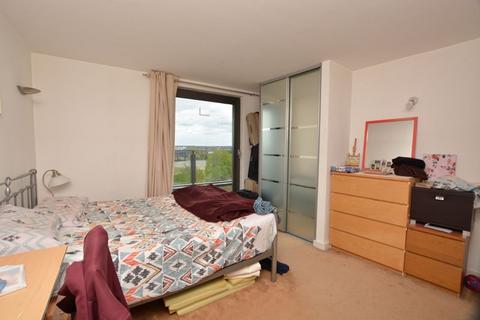 2 bedroom flat to rent, High Street, Slough