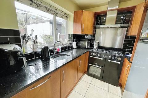 40 Cotswold Crescent, Bury, BL8 1QP