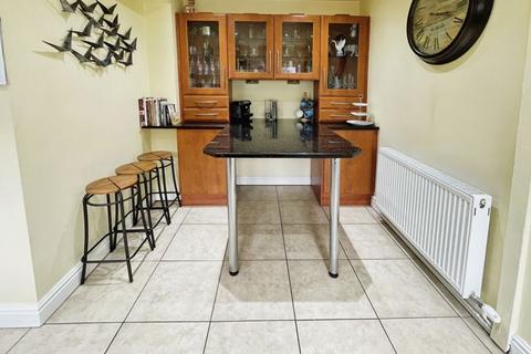 40 Cotswold Crescent, Bury, BL8 1QP