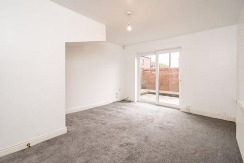 4 bedroom mews to rent, Peveril Street, Bolton, Lancashire *Available NOW*