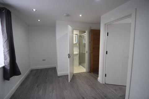1 bedroom in a house share to rent, Imperial Drive, Harrow