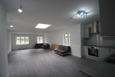 1 bedroom in a house share to rent, Imperial Drive, Harrow