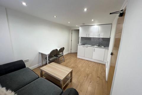 1 bedroom in a house share to rent, Imperial Drive, Harrow