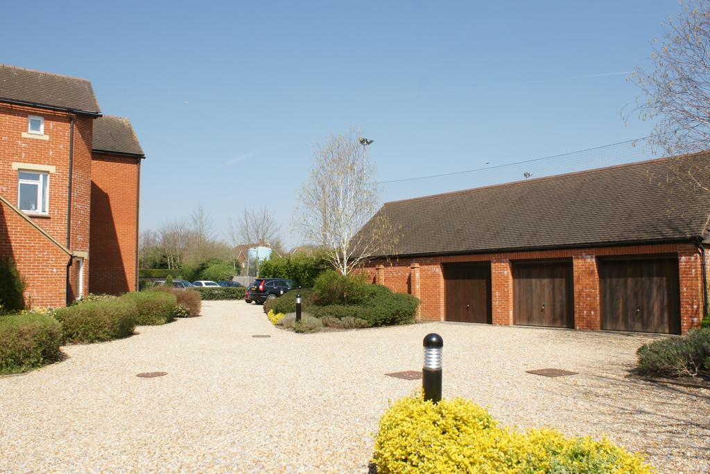 Garage in Block