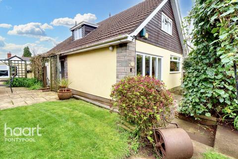 4 bedroom detached bungalow for sale, Sunnybank Way, Pontypool