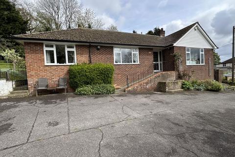 3 bedroom bungalow for sale, Pinewood Road, High Wycombe